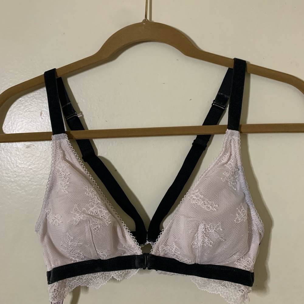 VS WHTE LACE BRALETTE S